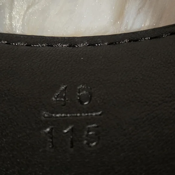 Salvatore Ferragamo Black Leather Belt with Gold Gancini Buckle - Picture 4 of 7